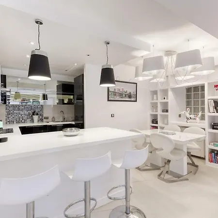 Garden Flat In 16