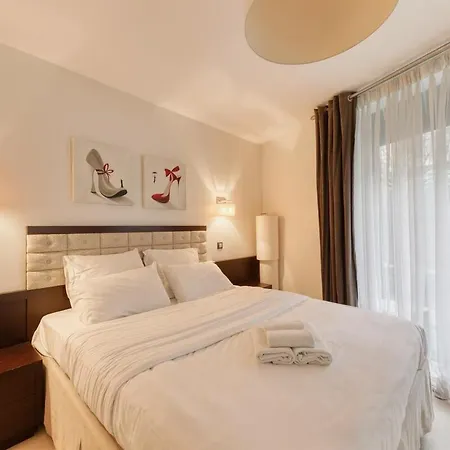Garden Flat In 16 Apartment *