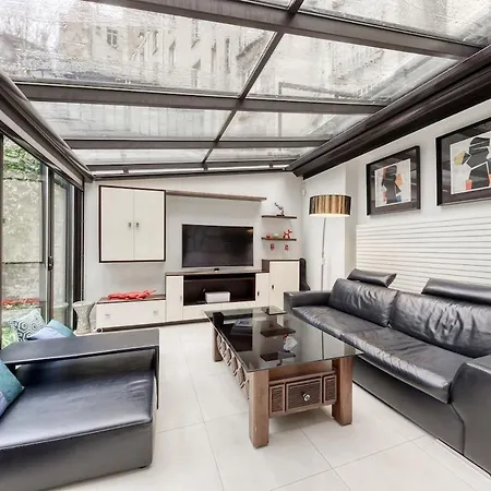 Garden Flat In 16 Apartamento