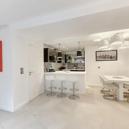 Garden Flat In 16 Paris